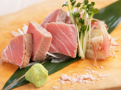 とろける食感、芳しい香りがたまらない『中トロわら炙刺』