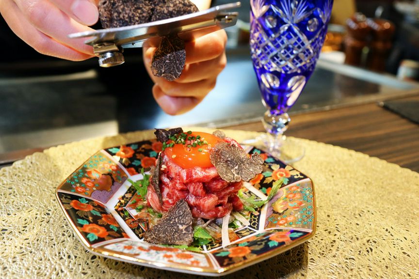 高級食材や創作料理の数々