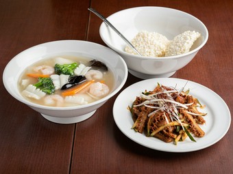 料理をガッツリ食べたいときにオススメ『海鮮おこげ／激辛牛胃』