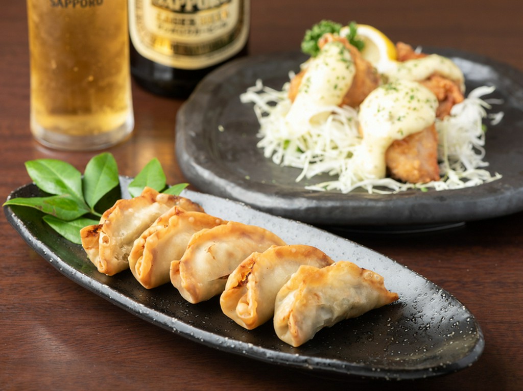 特製ダレでいただく、薄皮のカリッと食感がおいしい『揚餃子』