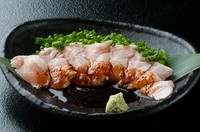 朝〆の鶏肉だからこそ出来る逸品。新鮮なささみを山葵醤油でどうぞ！