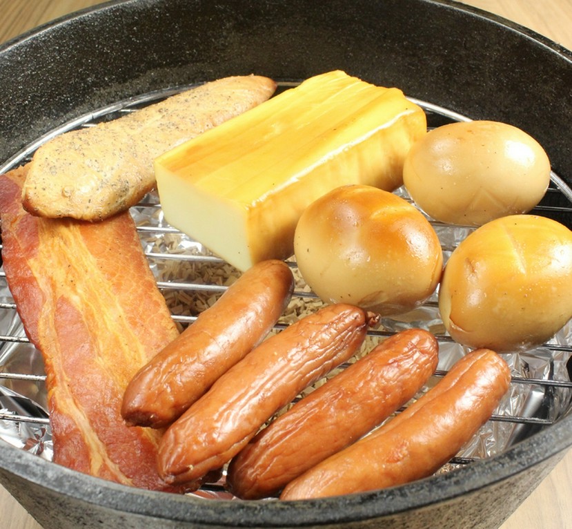 燻製ならではの豊かな風味『自家製スモーク』