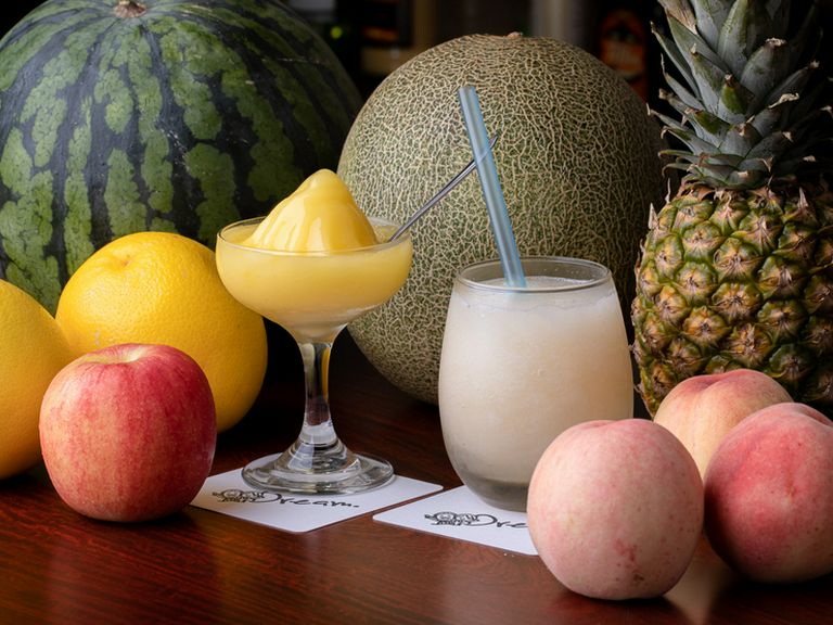 『オリジナルカクテル生搾り』は果物のおいしさを丸ごととじこめた、爽やかで華やかな味わい