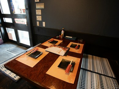 親しい間柄が安心して集まれる環境で外食を楽しむ