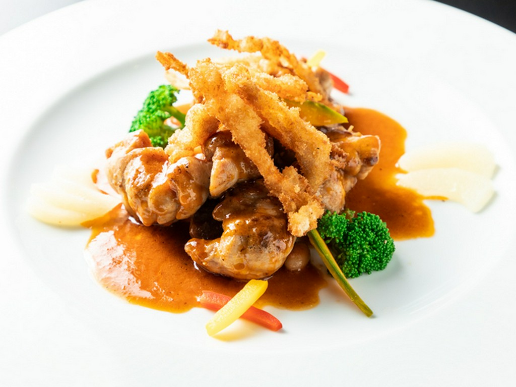 食感が楽しい『リードヴォーのブレゼ　人参と豚の耳のパネ添え』