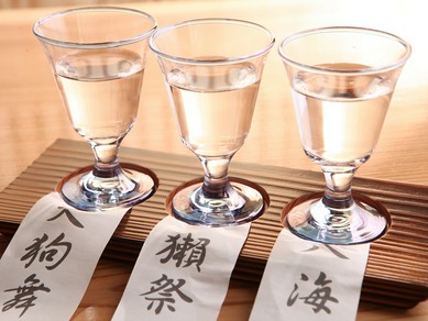 地酒の飲み比べ3種セットが人気です！