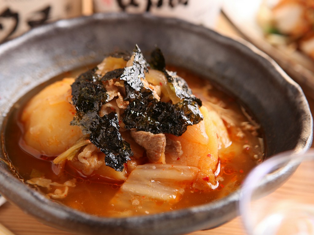 いろいろなお酒に合う店主渾身の一皿『ピリ辛韓国風肉じゃが』