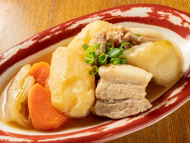 じっくりコトコト煮込まれ、肉と野菜の旨みがギュッと凝縮された『おにかいごろごろ肉じゃが』