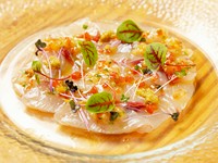 関西近海で獲れた旬の魚介を新鮮なうちにカルパッチョに。季節の味覚を味わえる魚のイタリアン自慢の一皿です。