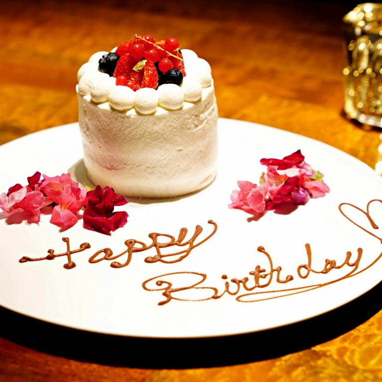 お誕生日や結婚記念日など、二人の特別な日を彩る演出