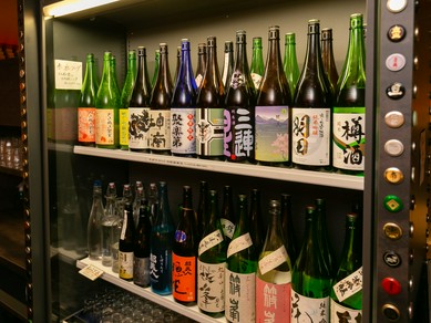 全国各地から仕入れた“美酒”を、贅沢に飲み比べできる
