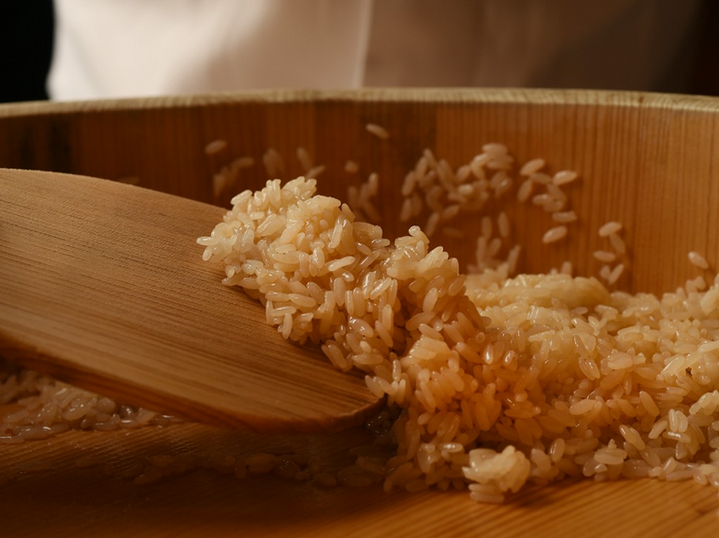 江戸前鮨の伝統をつなぐ、まろやかな味わい「赤酢のシャリ」