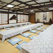 『宴会コース』をご利用いただくと、120分の飲み放題プランを＋1,500円でセットできます。事前の時間制限は設けず、120分間フルでオーダーOK。お席の時間制限もないので、お食事後もゆっくり過ごせます。