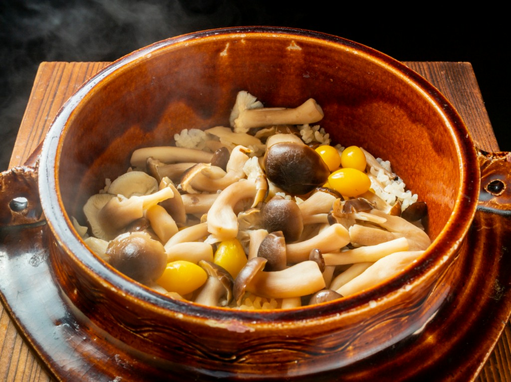 いつでも“炊き立て”を味わえる『季節の炊き込みご飯』