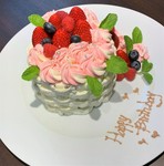 お誕生日や大切な記念日を見た目もかわいいサプライズケーキでお祝いしませんか！？
4号サイズ(12cｍ　2～4人前)