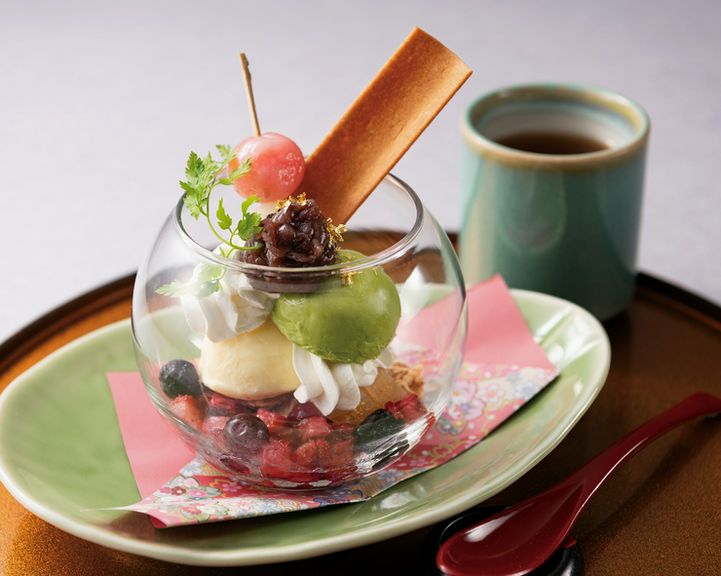 立ち上る芳しい香り。食事の〆に人気の『ガーリックライス』