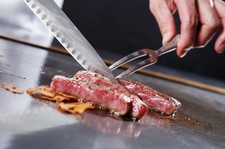 帆立貝柱の鉄板焼と、お肉が選べるステーキランチコース
■ステーキの内容
   国産牛ロース(120g)

