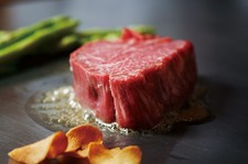 お肉が選べるステーキランチコース
■ステーキの内容
   黒毛和牛フィレ(90g) または ロース(120g)