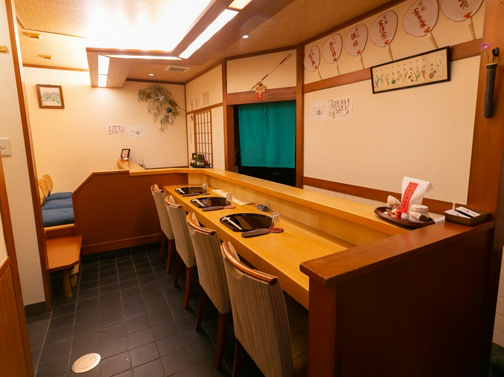 店主とやりとりを交わしつつ一杯。1人使いも最適