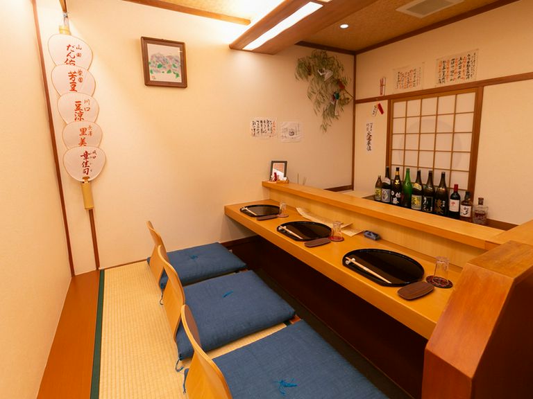 くつろぎを与えてくれる、掘りごたつのカウンター席