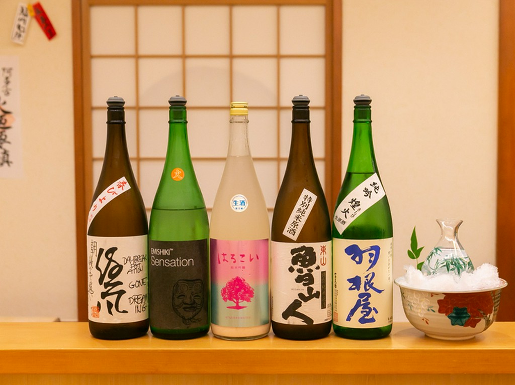 各地より飲み頃の日本酒を用意。一期一会に酔いしれる