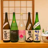 各地より飲み頃の日本酒を用意。一期一会に酔いしれる