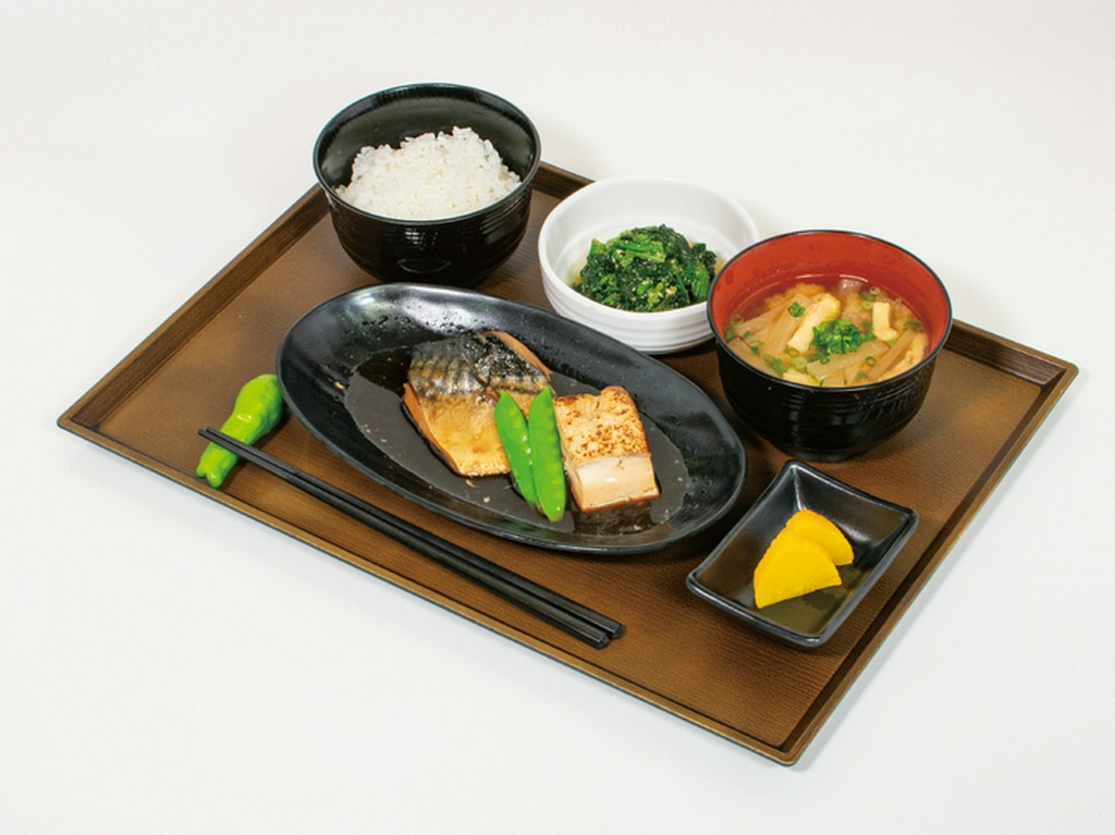 骨がないので安心。たっぷりの生姜と一緒にじっくり煮込む『鯖の煮付け定食』