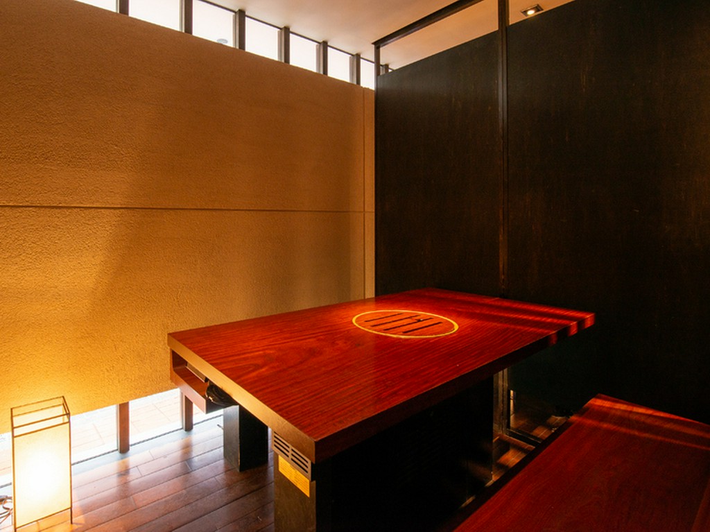 5名様まで入室可能のテーブル席半個室を2室ご用意