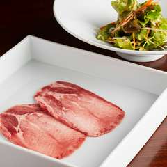 牛タンと野菜、組み合わせの妙を堪能できる『和牛タンと韓国サラダ』