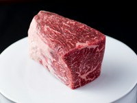 熟成具合や部位は日によって異なります。スタッフまでお尋ねください。