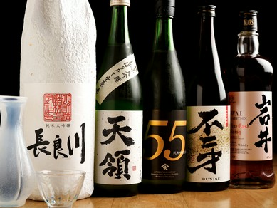 なかなか出合えない珍しい日本酒を含む、多彩なラインナップ