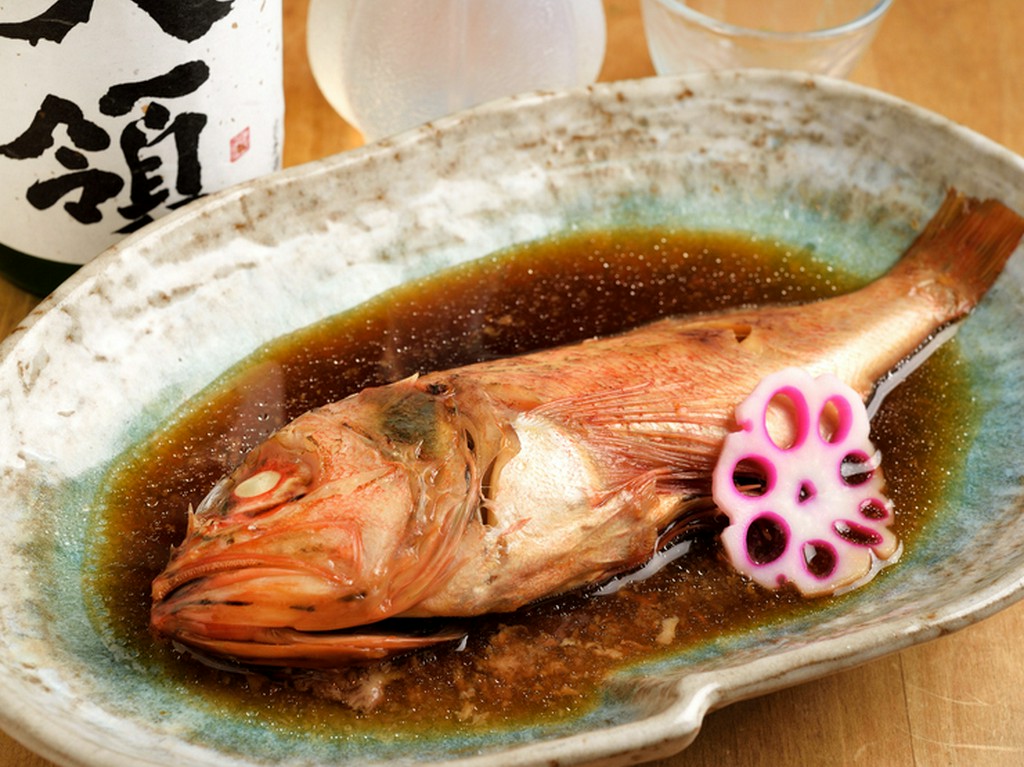 期間限定コースメニュー。酒肴やご飯のお供に最適な『カサゴの煮つけ』