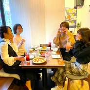 人気の本場ローマ風カルボナーラやオイル系パスタ、和風パスタなどパスタメニューが豊富で女性に喜ばれています( ´∀｀ )
ランチメニューご注文でサラダバーとスープを【無料】でお楽しみいただけます。