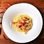 カリカリにんにく多めと唐辛子！