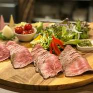 たまに、無性にローストビーフ食べたくなることってありませんか？いいんですよ。おひとりで召し上がっても。
肉200g 20枚ぐらい
今晩、挑戦してみますか？