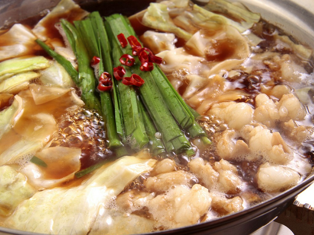 本場の味を再現した王道メニュー『醤油味もつ鍋』