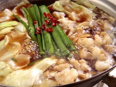 本場の味を再現した王道メニュー『醤油味もつ鍋』