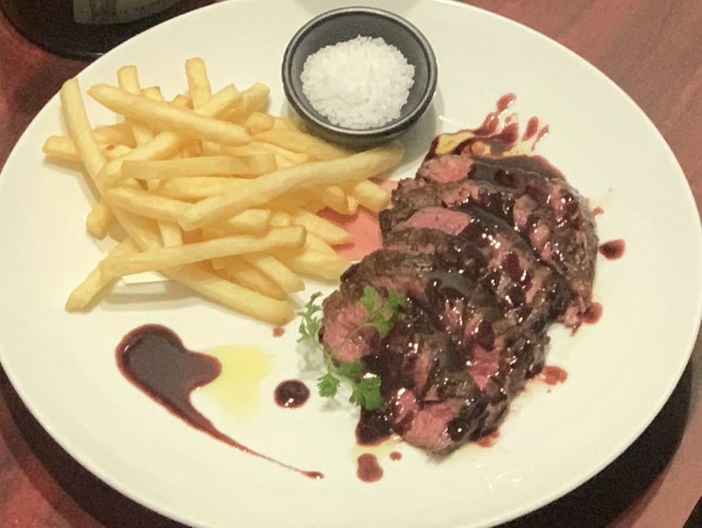 牛サガリのタリアータ(赤ワインソース)