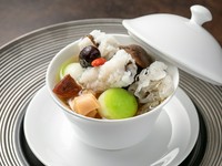 旬の野菜・魚介がふんだんに用いられた『季節のフカヒレスープ』