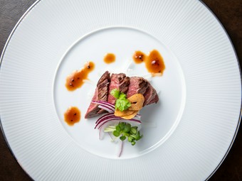 世代を問わず、柔らかさと旨みに魅了される『黒毛和牛の中華風ステーキ』