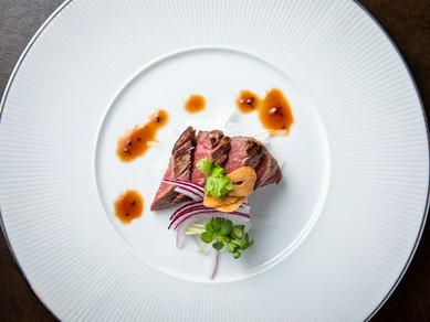 世代を問わず、柔らかさと旨みに魅了される『黒毛和牛の中華風ステーキ』