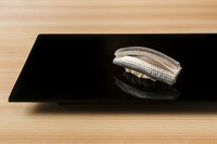 きっちり塩をし、酢で締めて、ヒカリモノならではのうまみを引き出した『コハダ』