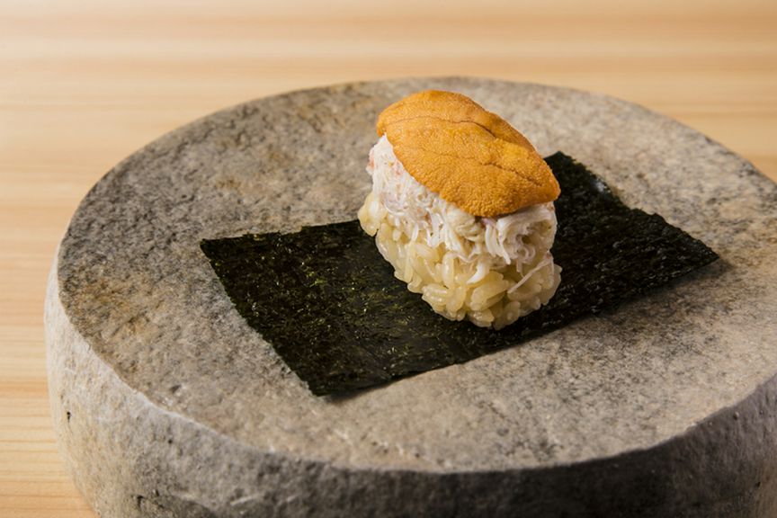 毛ガニとバフンウニの海苔巻き