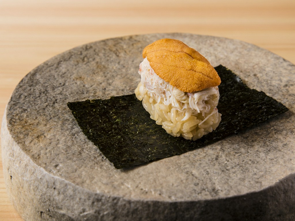 毛ガニとバフンウニの海苔巻き