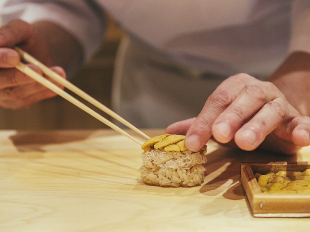 米は握った時の粒立ちがきれいな山形の「つや姫」を使用