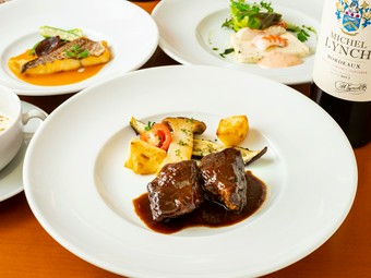 　ナイフを入れればホロッとくずれる『牛肉の赤ワイン煮』