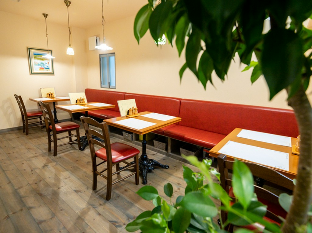 グループや家族の団らんに最適なベンチシート   