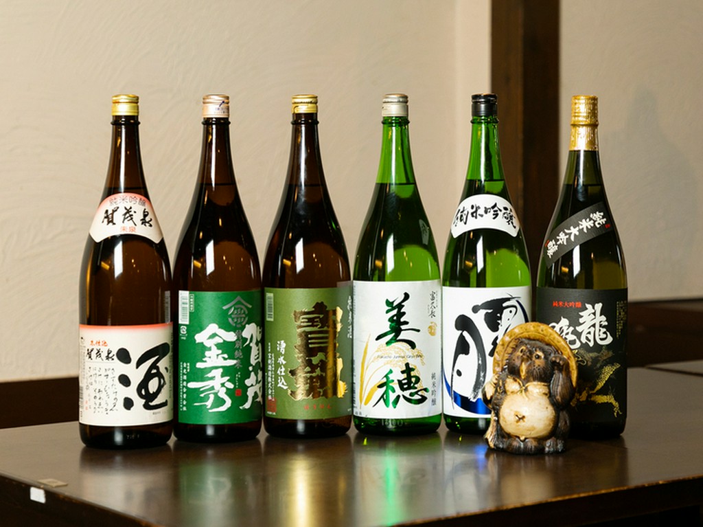 いくつかの酒を「飲み比べ」もできる。地酒を取り揃え