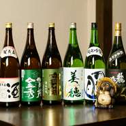 軟水でつくられた広島の美酒を用意。テレビドラマに取り扱われて一躍有名になった「竹鶴」も取り揃えています。飲み比べができるセットもあり、日本酒好きの方もきっと満足できるハズです。