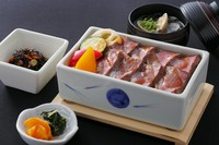 「秘伝のタレ」をたっぷり絡めていただく『牡蠣めし』